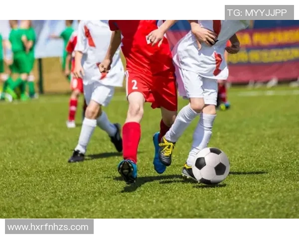 剪映足球猜球星挑战玩法揭秘，轻松制作高互动性足球视频教程